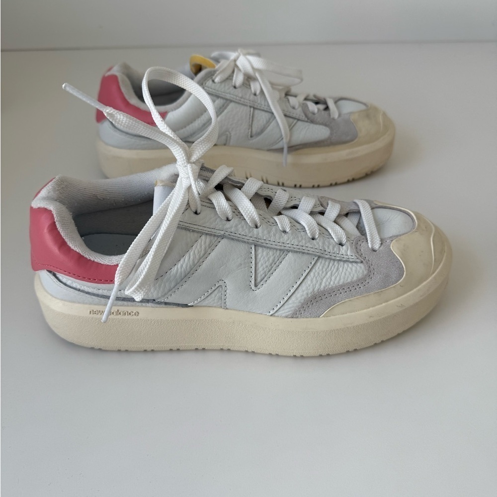 New Balance CT302 Women’s Sneakers. Excellent Condition. Size 7.5